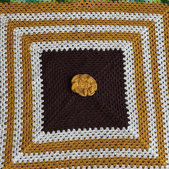 Mid Century Vintage Granny Square‎ Crochet 33" x 33" Afghan Blanket - Picture 2 of 5